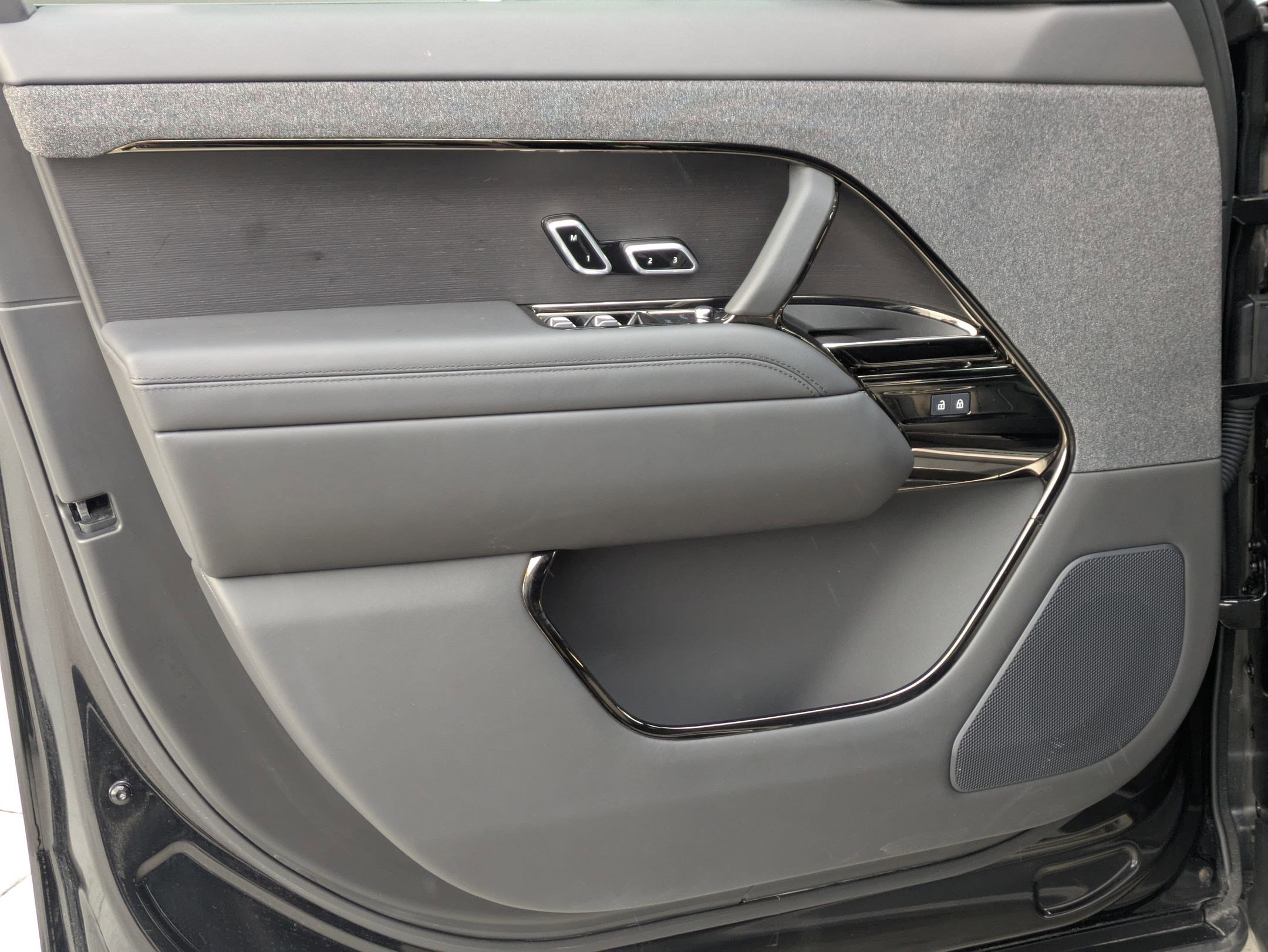 Used 2025 Land Rover Range Rover Sport Autobiography image 12