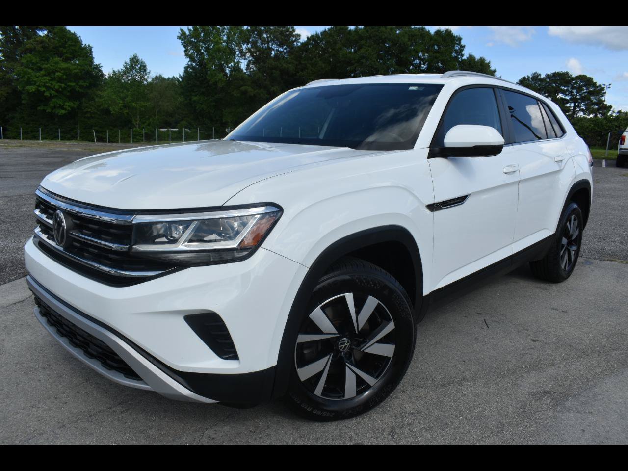Used 2020 Volkswagen Atlas Cross Sport SE FWD image 1