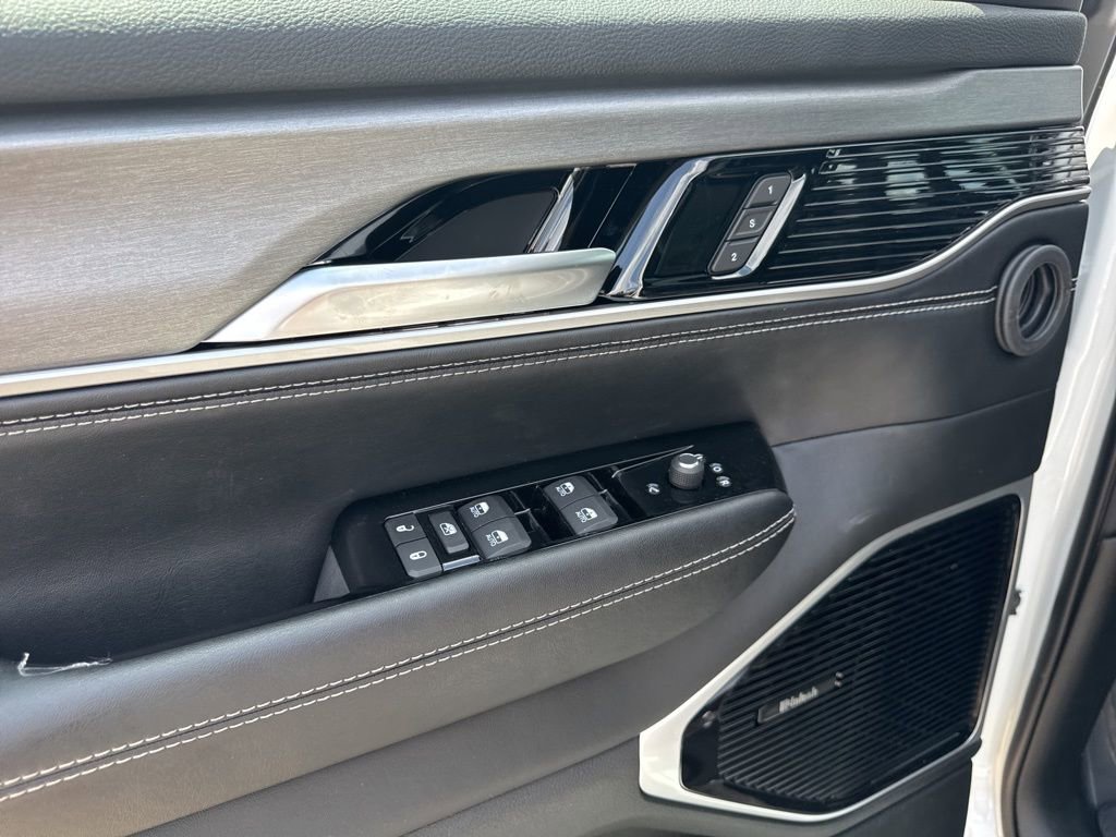 New 2025 Jeep Wagoneer L Series III w/ Premium Group I image 30