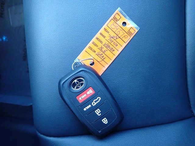 Certified 2024 Toyota Venza XLE image 30