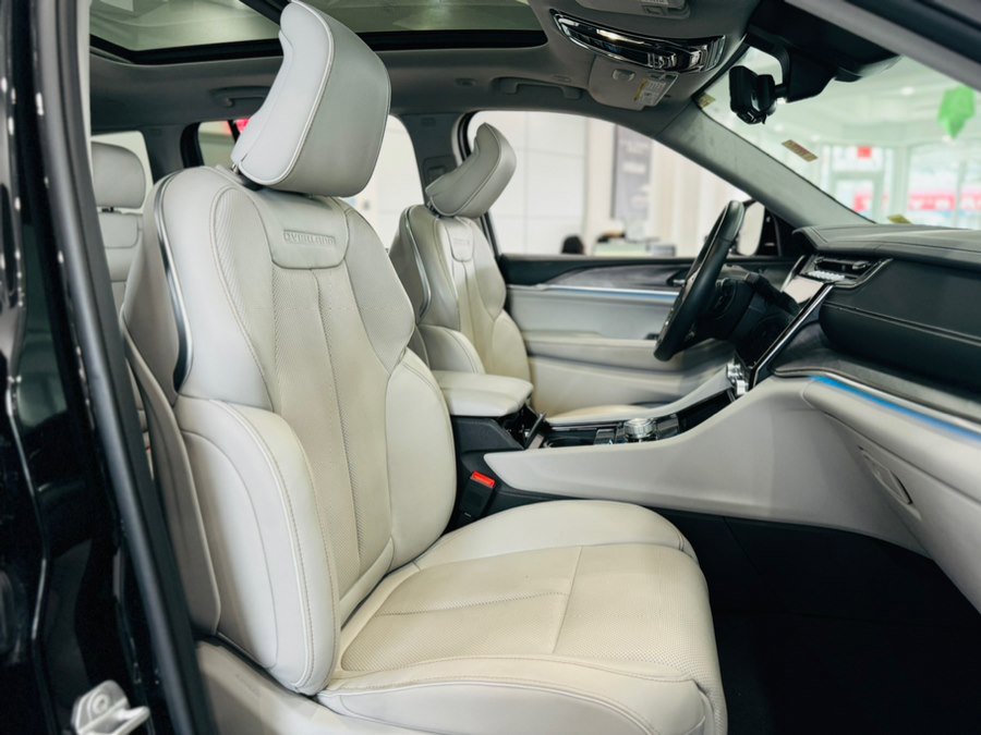 Used 2022 Jeep Grand Cherokee Overland w/ Adv Protech Group III image 21