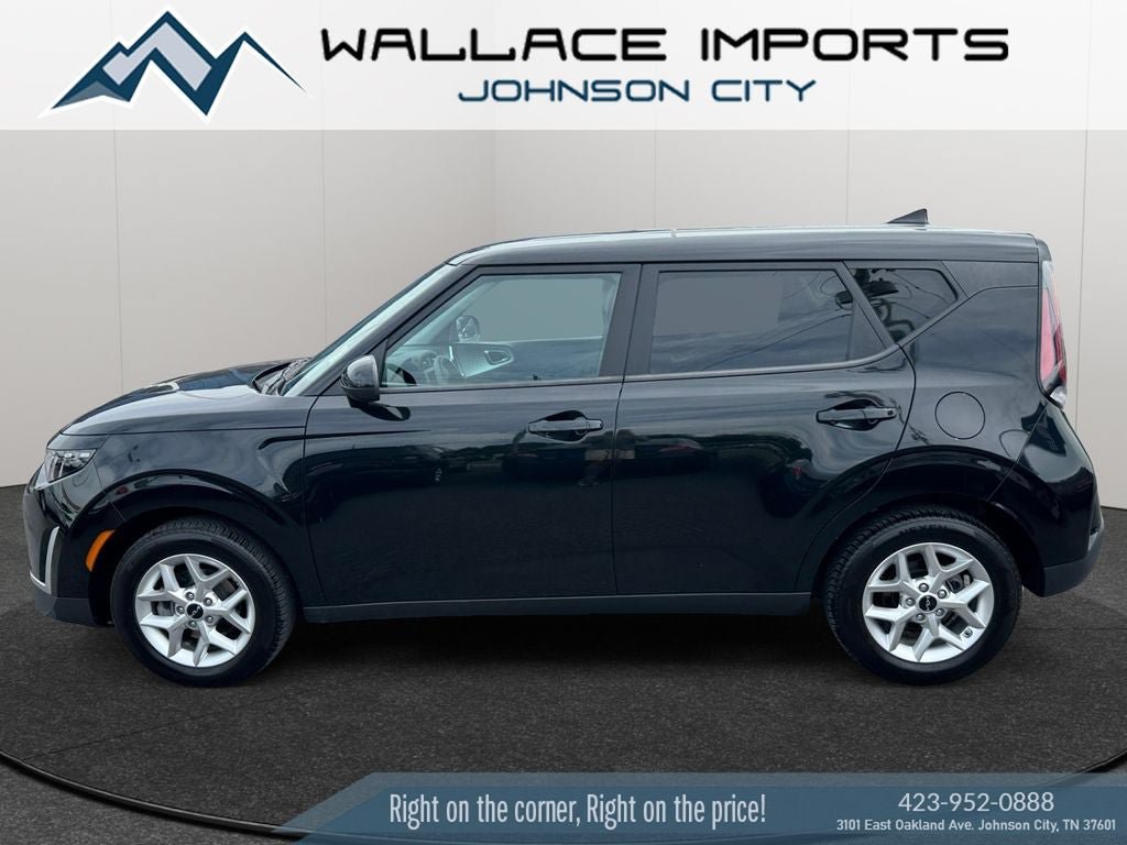 Used 2024 Kia Soul LX w/ Option Group 015 FWD image 1