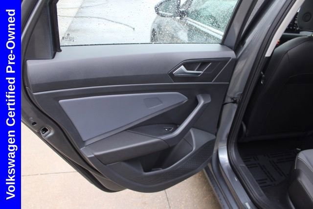 Used 2025 Volkswagen Jetta SE image 24