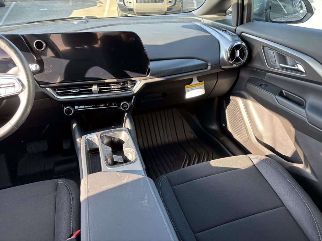 Used 2026 Chevrolet Equinox EV LT image 30