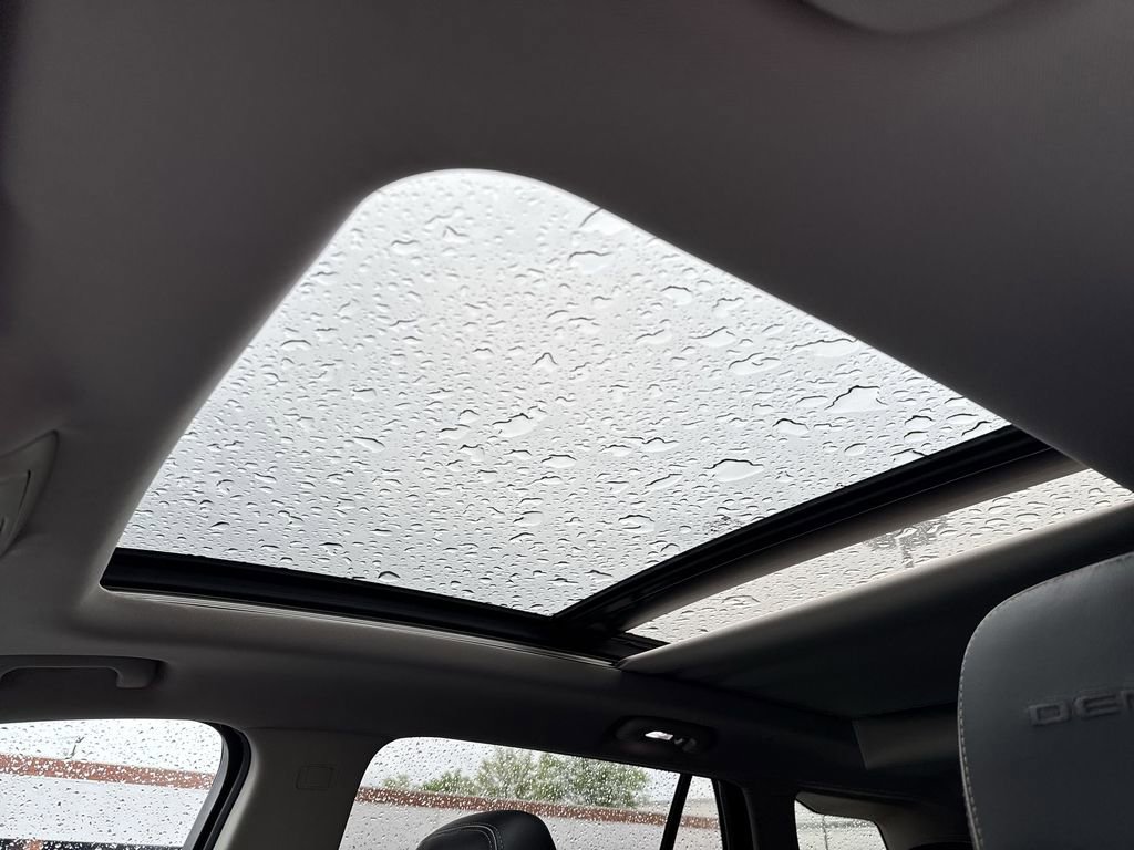 Used 2018 GMC Terrain Denali w/ Advanced Safety Package image 21