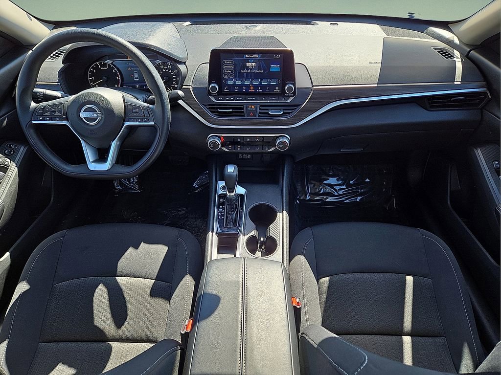 Used 2025 Nissan Altima 2.5 SV image 17