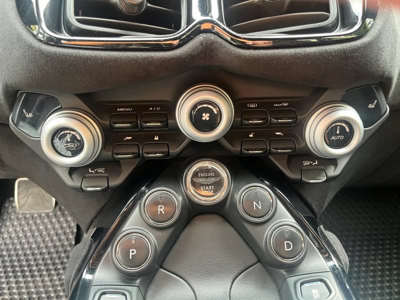 Used 2020 Aston Martin V8 Vantage Coupe RWD image 19