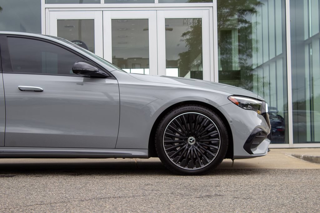 Used 2024 Mercedes-Benz E 350 4MATIC Sedan image 5