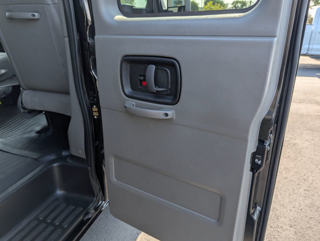 Used 2025 Chevrolet Express 3500 LS RWD image 15