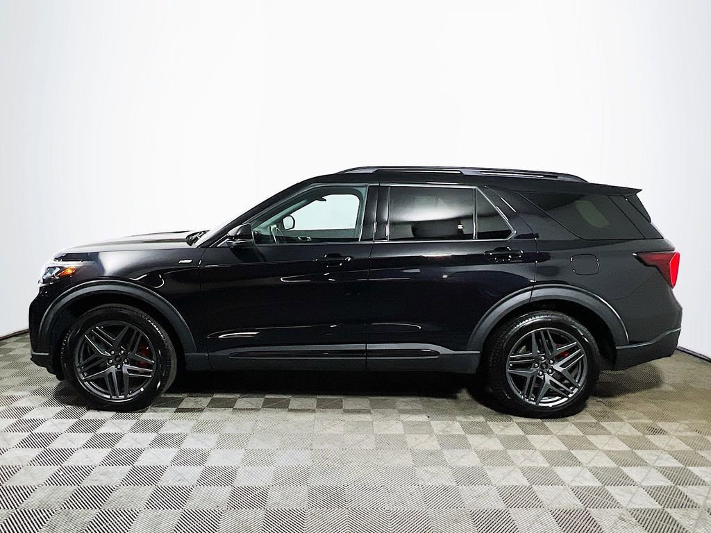 Used 2025 Ford Explorer ST-Line w/ ST-Line Street Pack image 4