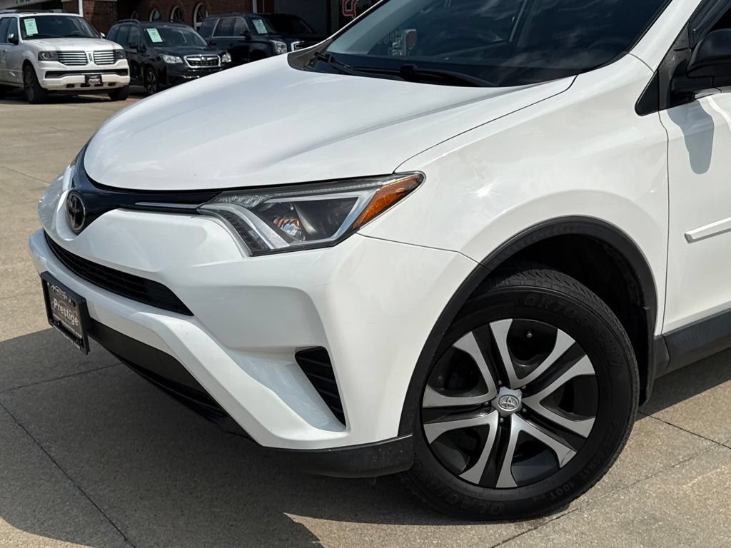 Used 2018 Toyota RAV4 LE w/ All Weather Liner Package AWD/4WD image 20