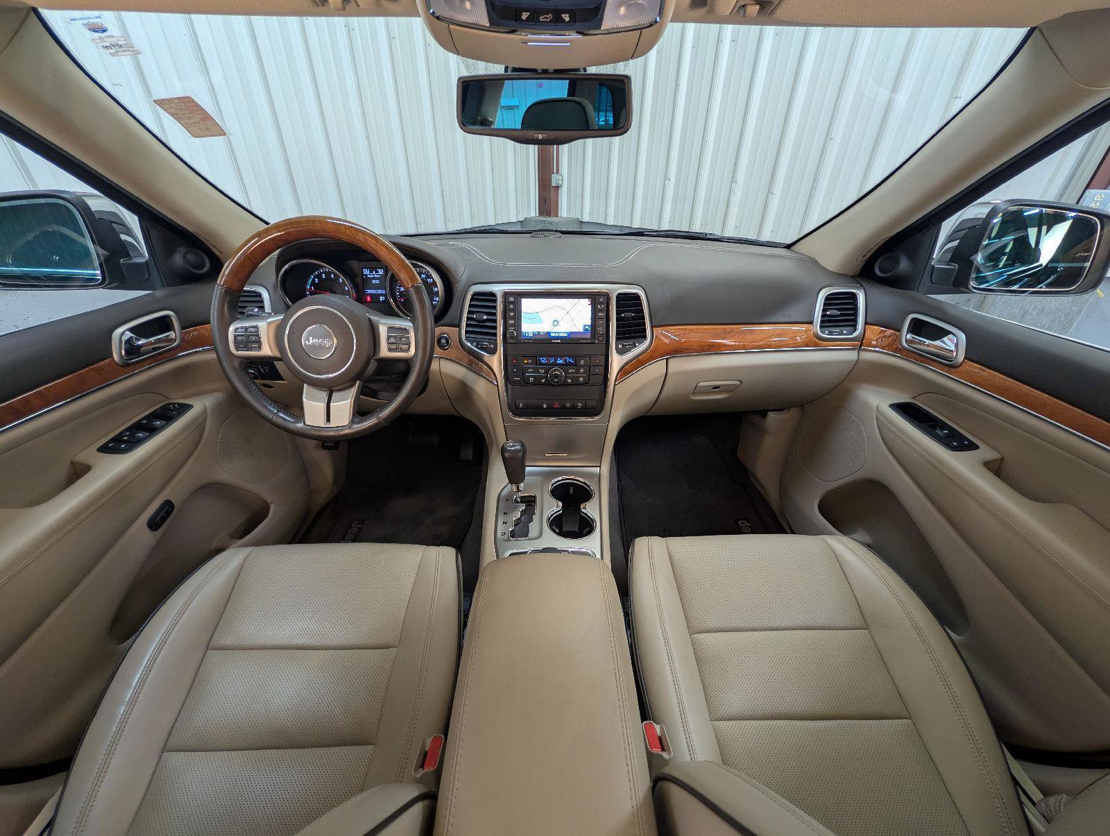 Used 2011 Jeep Grand Cherokee Overland AWD/4WD image 5