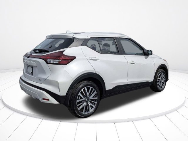 Used 2022 Nissan Kicks SV FWD image 3