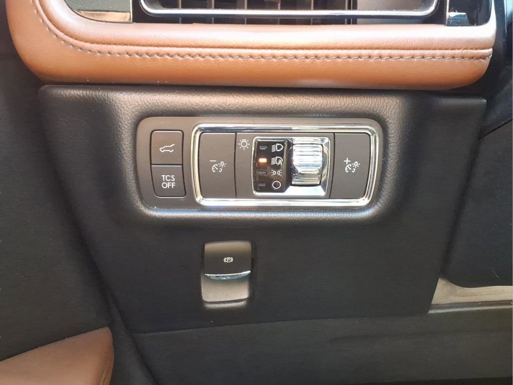 Used 2022 Lincoln Nautilus Reserve w/ Cargo Utility Package AWD/4WD image 18