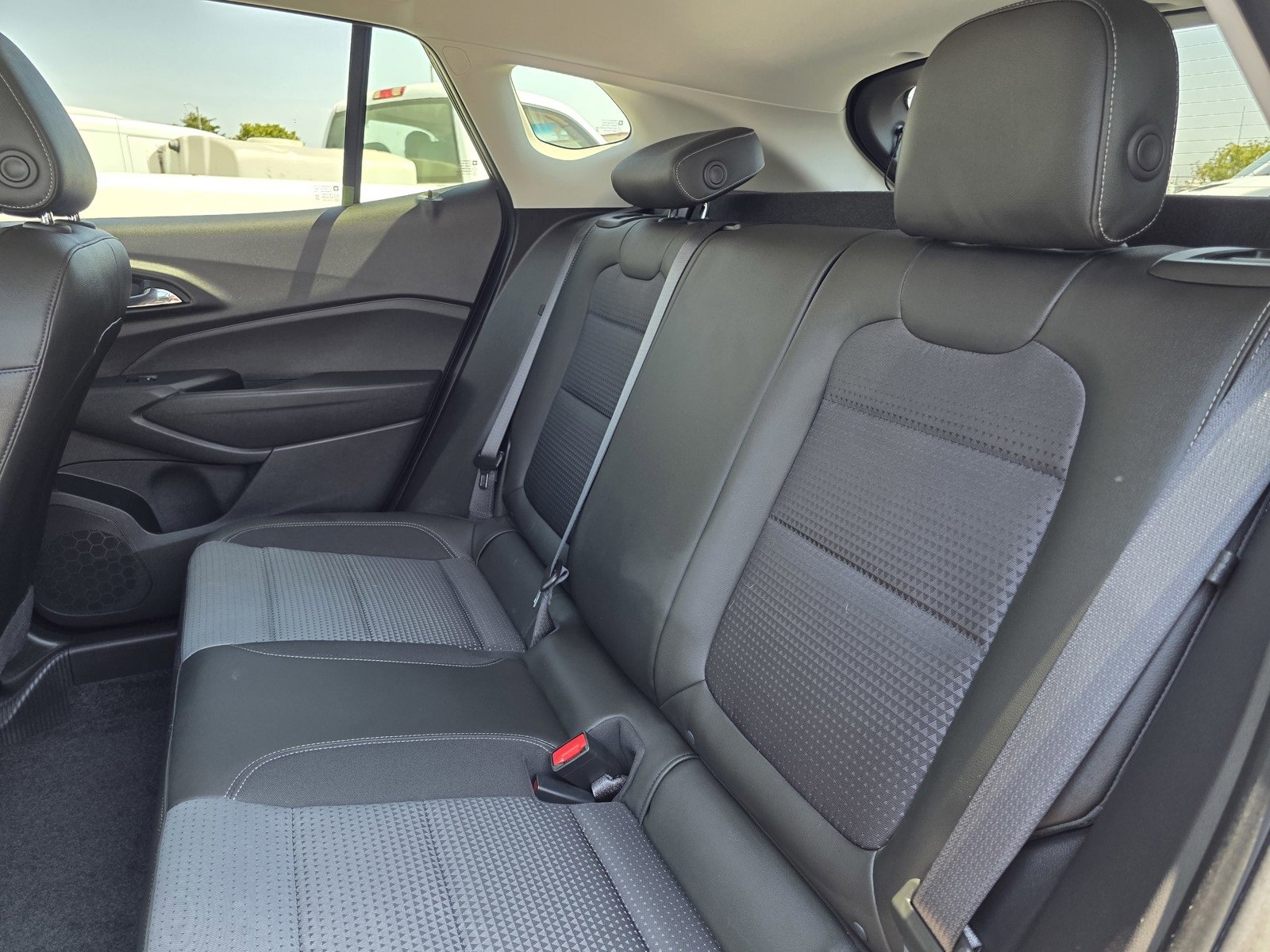 Certified 2025 Chevrolet Trax LT w/ Driver Confidence Package image 10