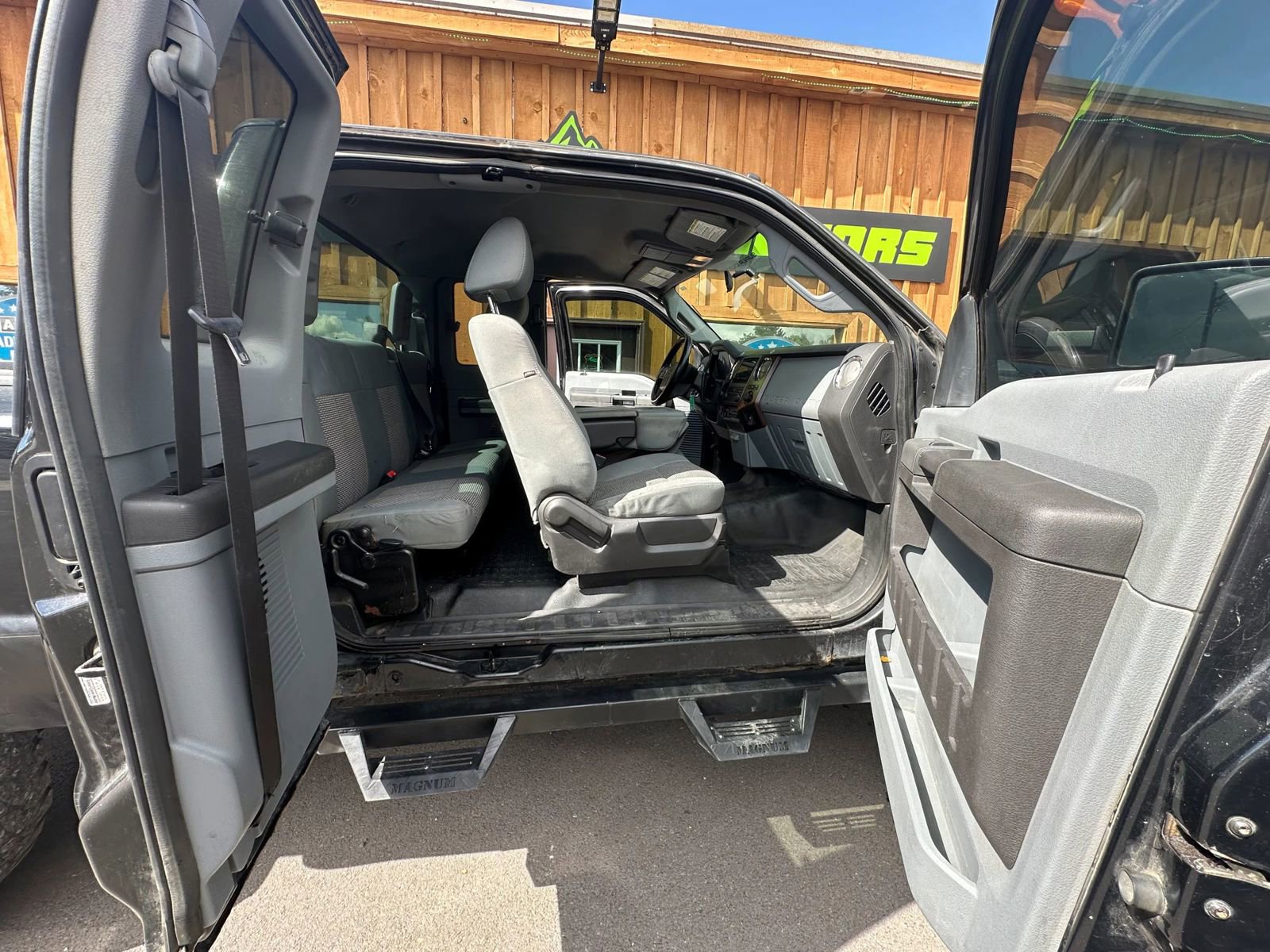 Used 2011 Ford F350 XLT w/ Snow Plow Prep Pkg image 9