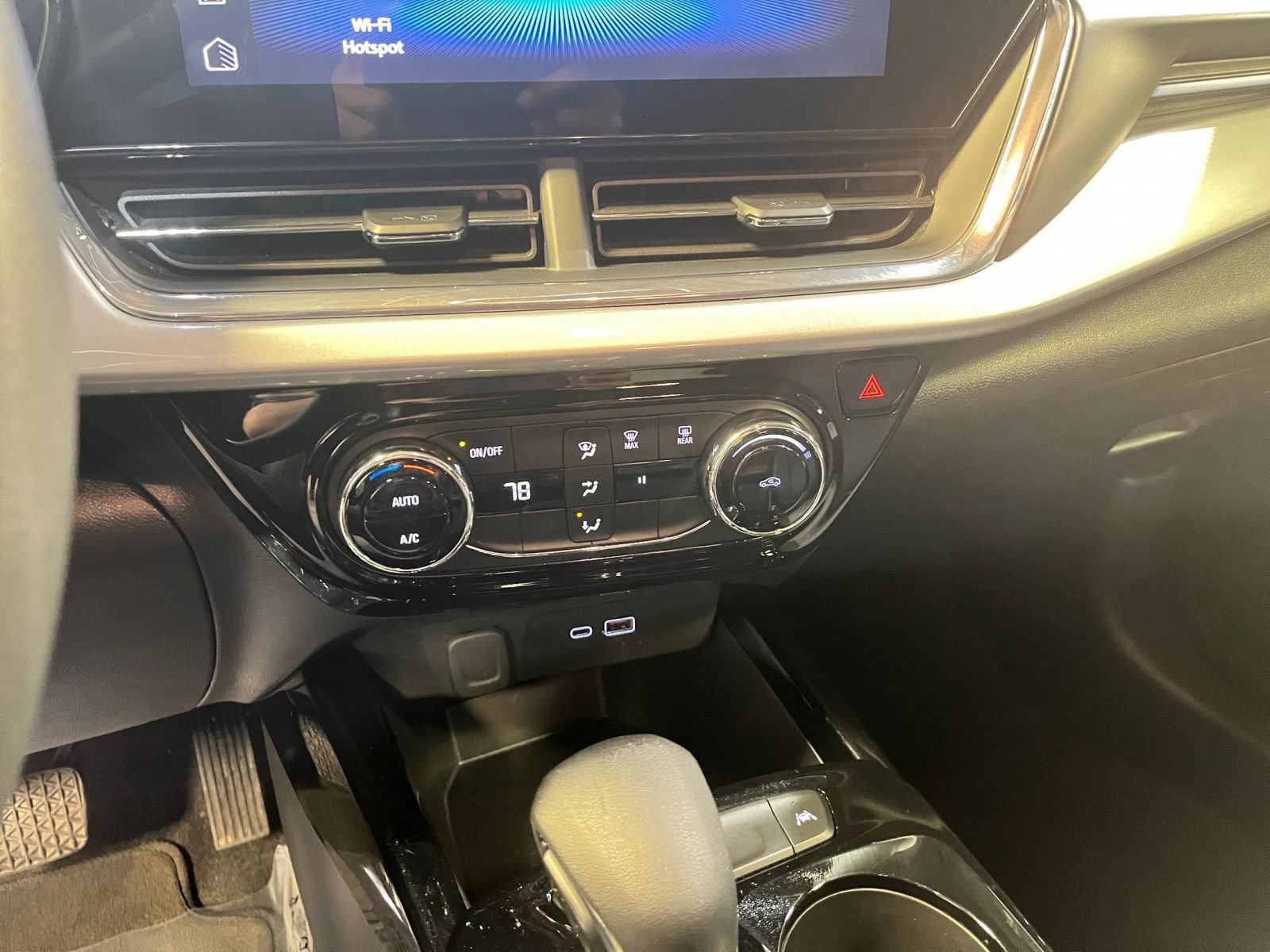 Used 2025 Chevrolet Trax LT image 17