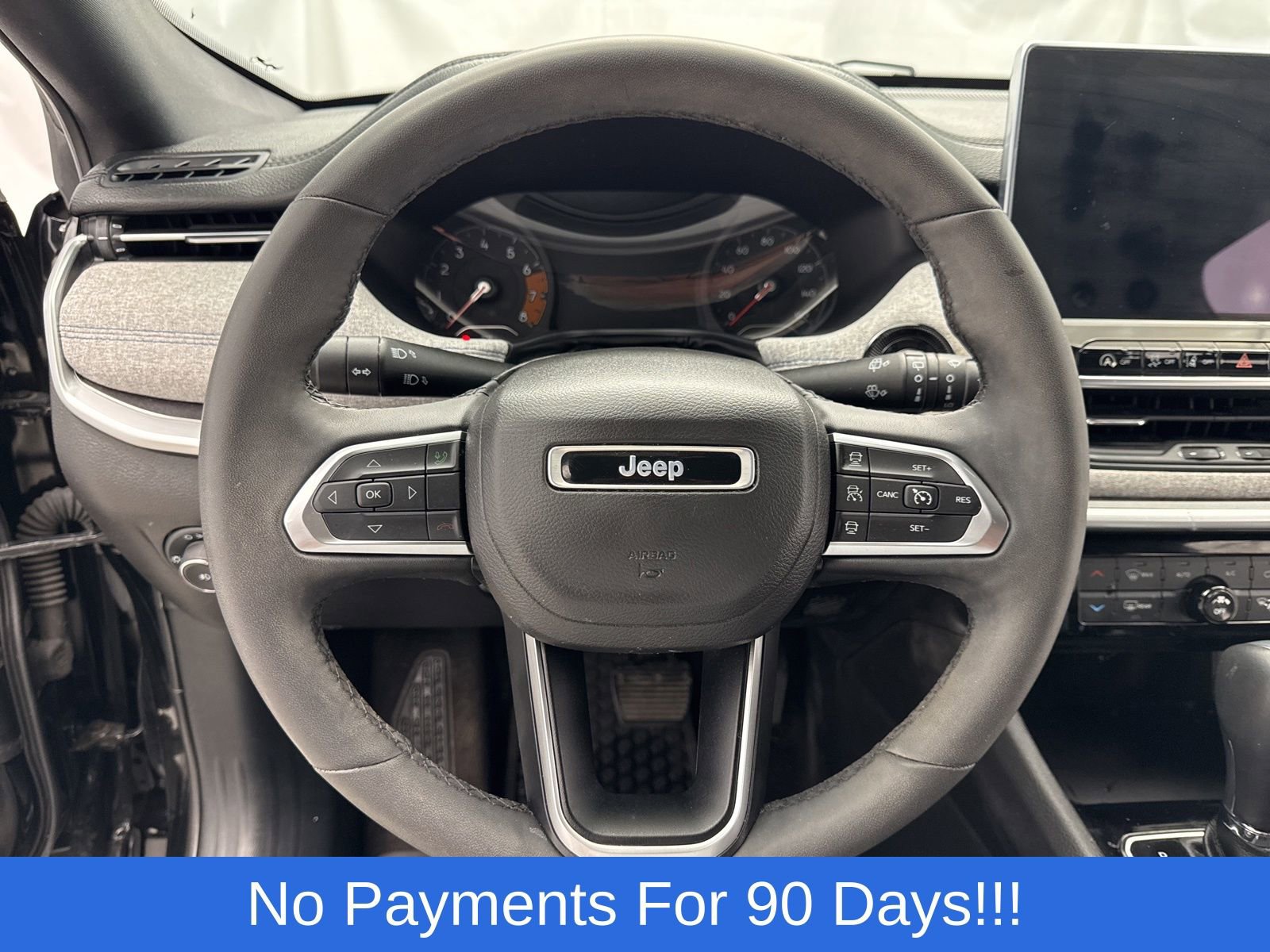 Used 2024 Jeep Compass Latitude w/ Sun and Sound Group AWD/4WD image 16