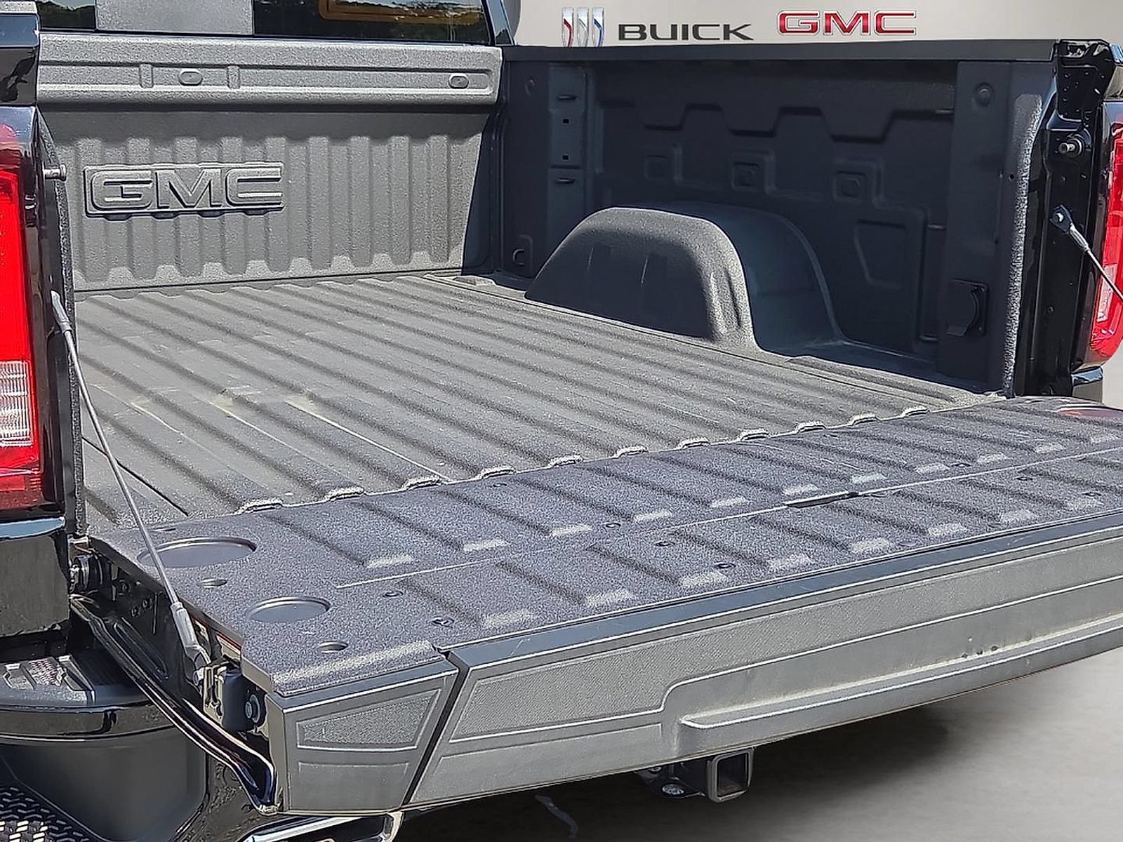 Used 2026 GMC Sierra 1500 Denali AWD/4WD image 18