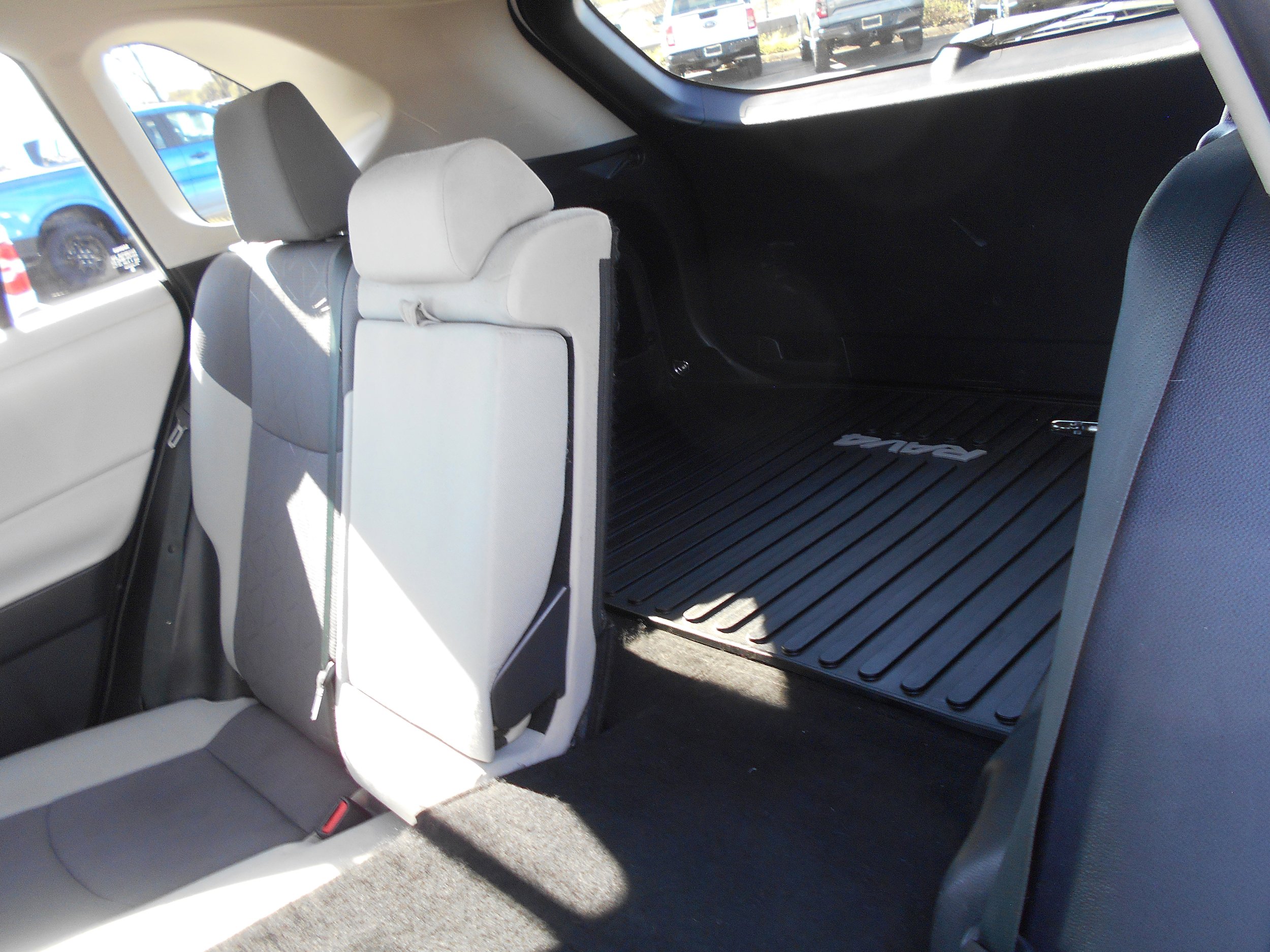 Used 2021 Toyota RAV4 XLE w/ Convenience Package image 9