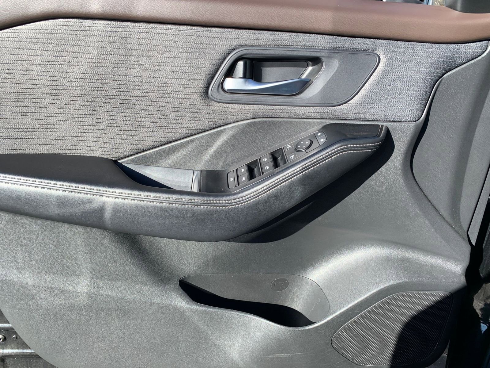 Used 2023 Nissan Rogue SV image 20