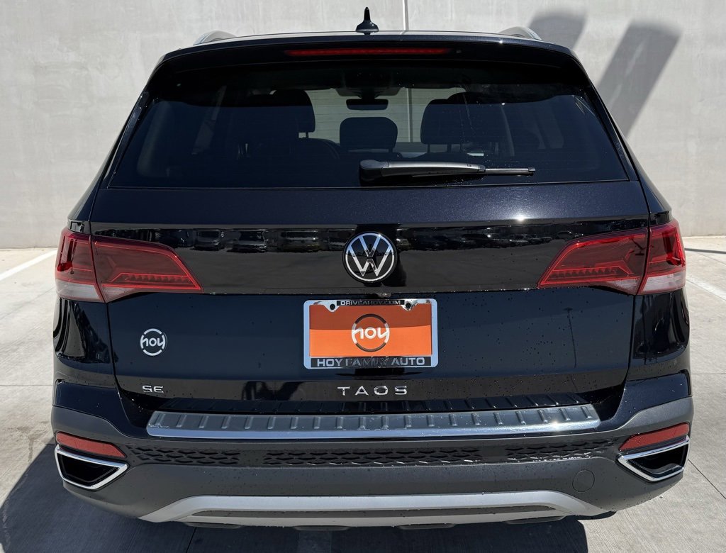 Certified 2024 Volkswagen Taos SE image 4