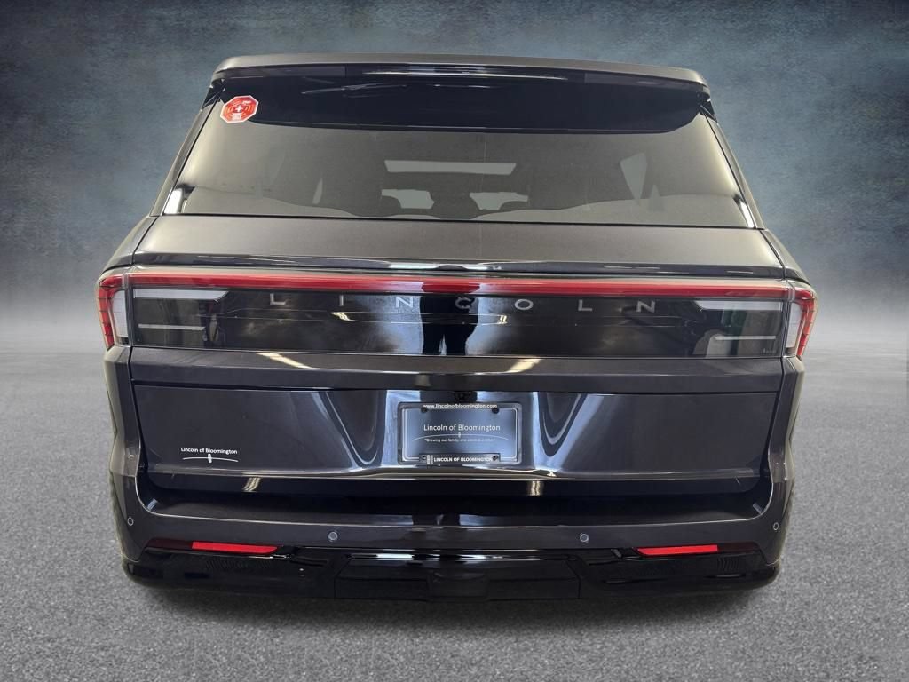 New 2026 Lincoln Navigator L Reserve w/ Jet Appearance Package AWD/4WD image 4