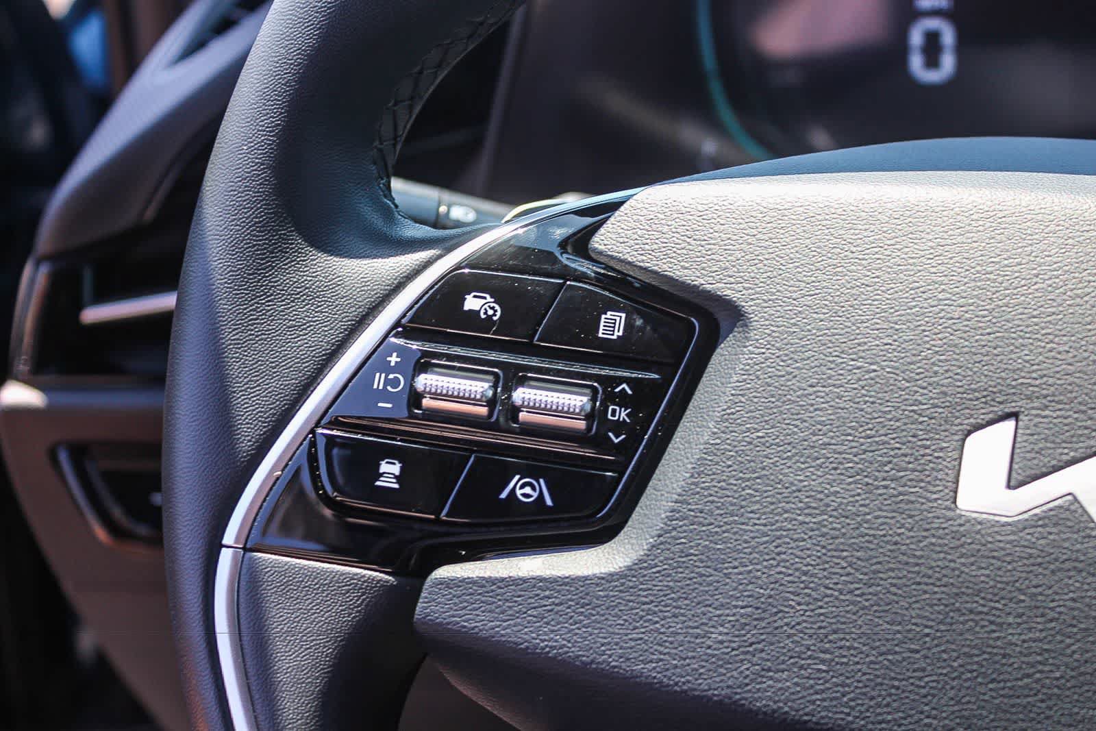 Used 2025 Kia Niro EX FWD image 29