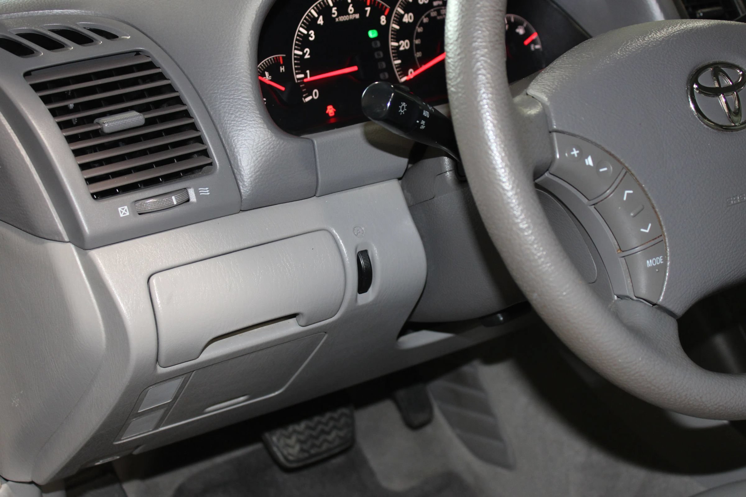 Used 2006 Toyota Camry LE FWD image 18