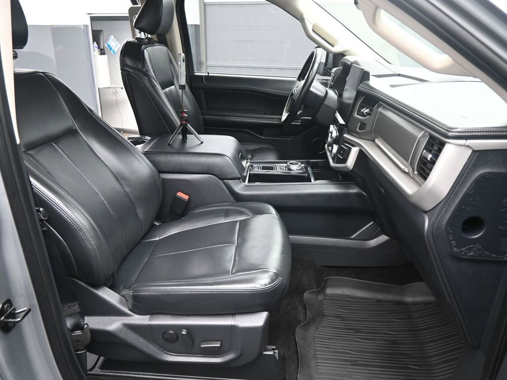 Used 2022 Ford Expedition XLT image 23