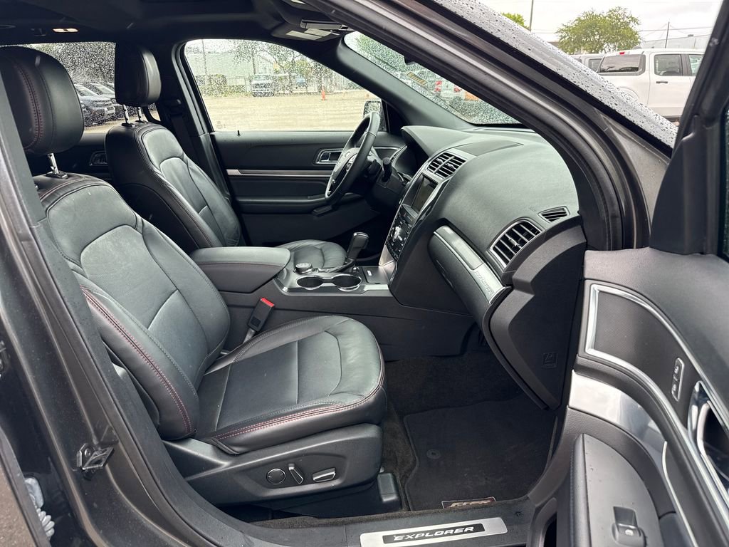 Used 2018 Ford Explorer Sport image 24