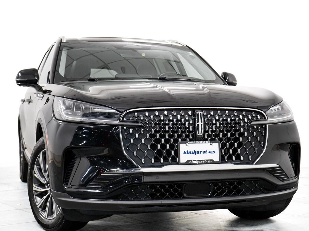 Used 2025 Lincoln Aviator AWD image 3