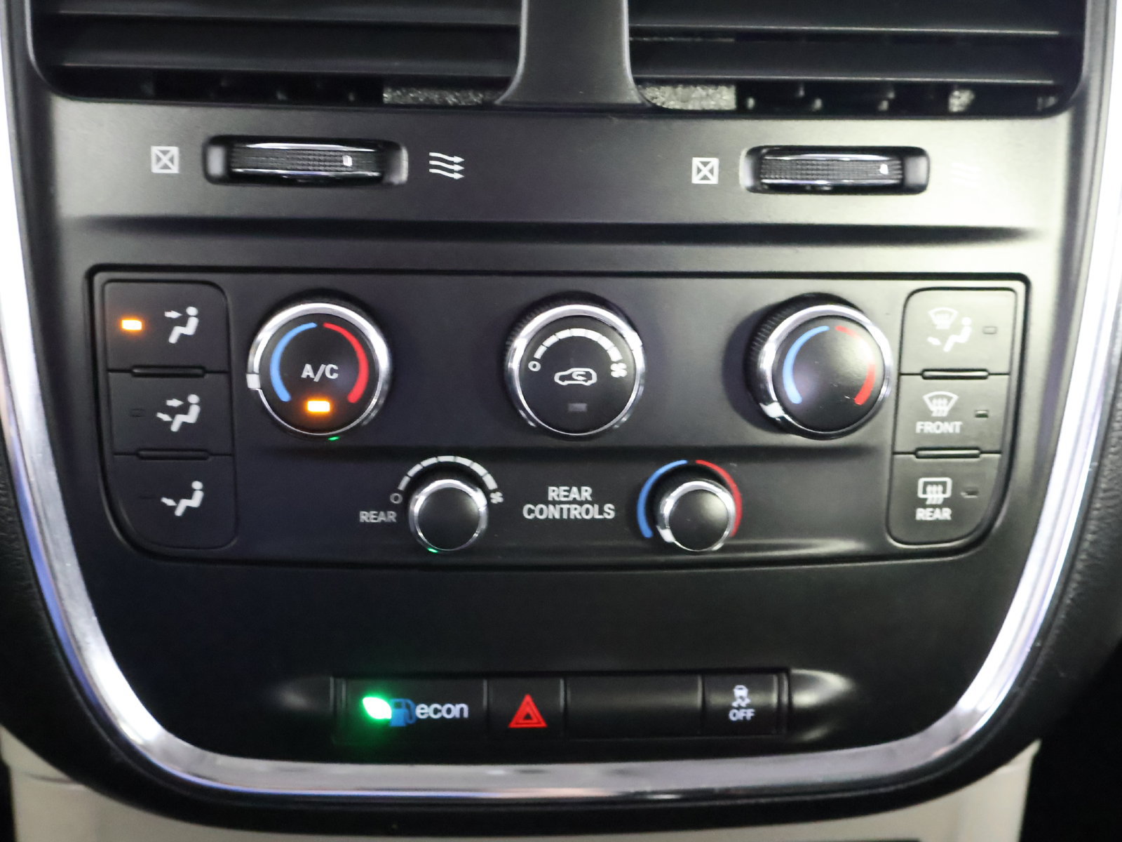 Used 2018 Dodge Grand Caravan SE FWD image 37