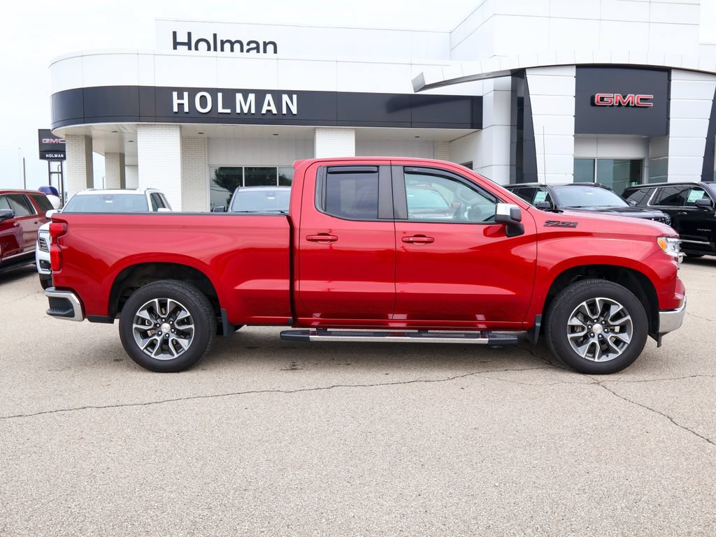 Used 2024 Chevrolet Silverado 1500 LT AWD/4WD image 2