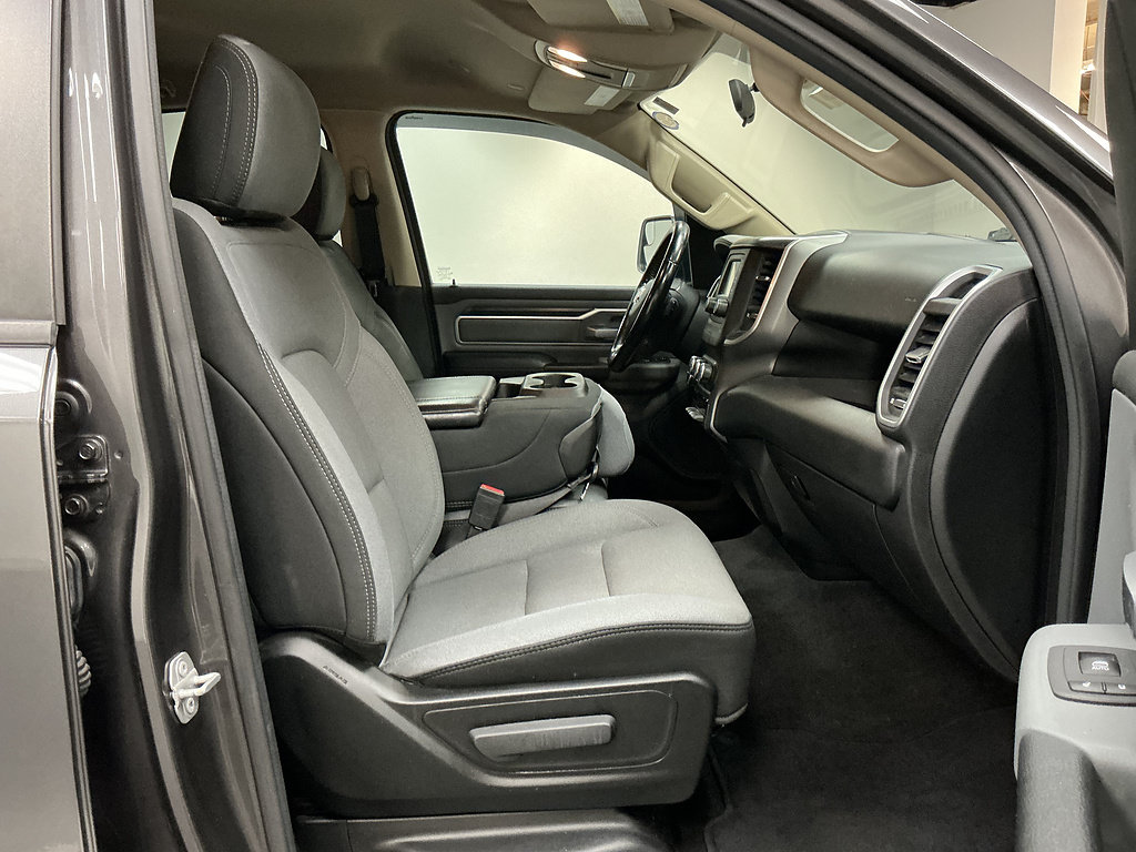 Used 2020 RAM 1500 Big Horn AWD/4WD image 30