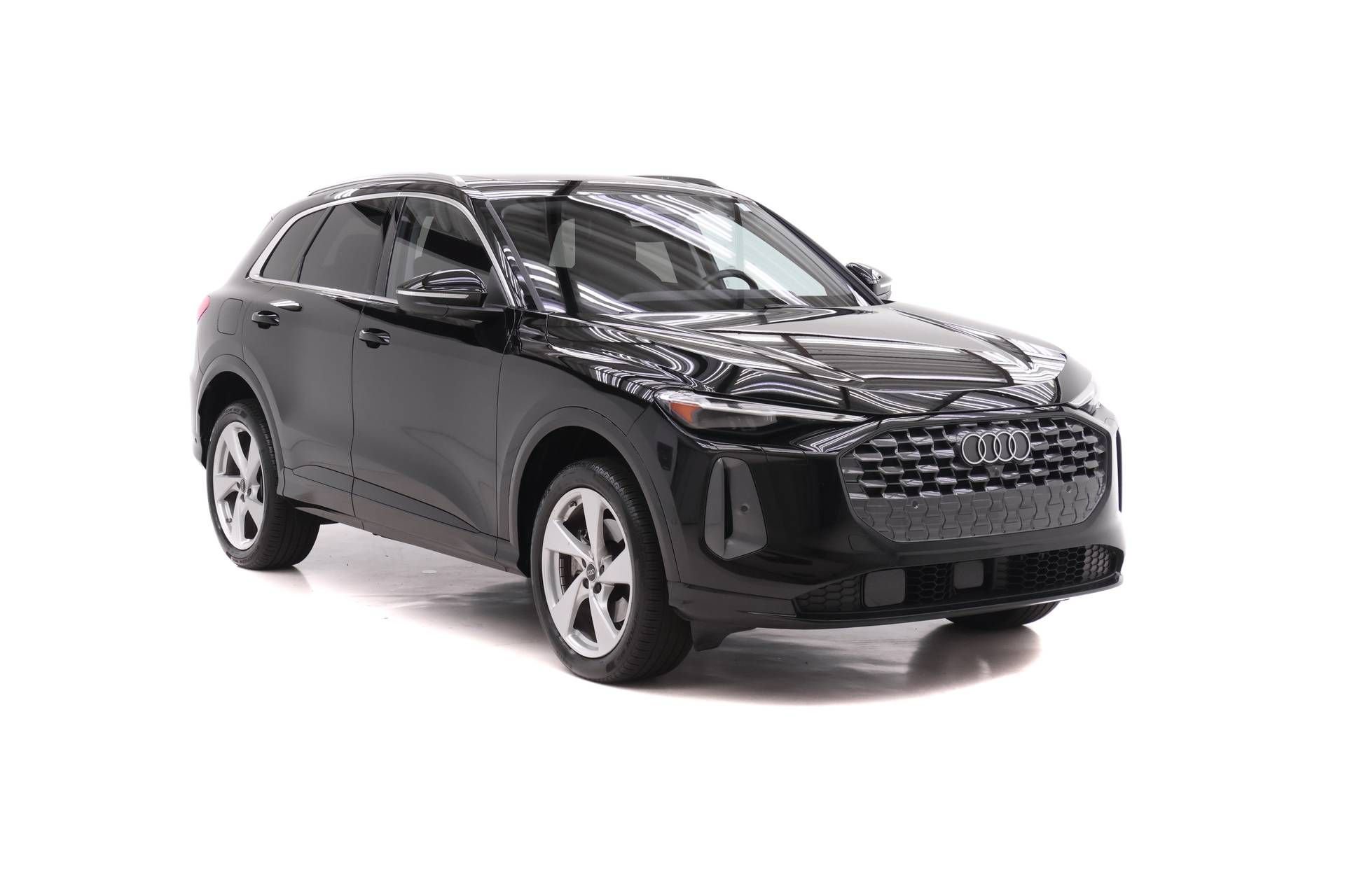 Certified 2025 Audi Q5 Premium w/ Premium Plus AWD/4WD image 2