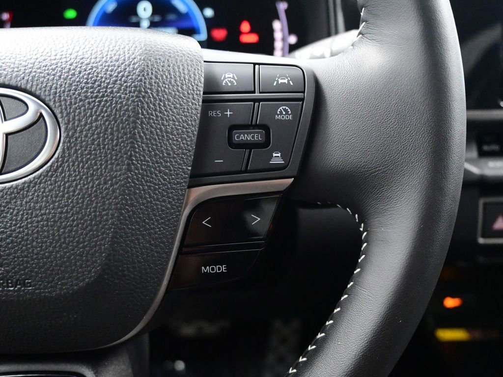 Used 2025 Toyota Camry SE w/ Convenience Package image 19