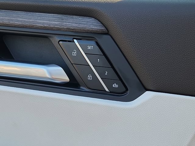 New 2026 GMC Acadia Denali w/ Super Cruise Package FWD image 17