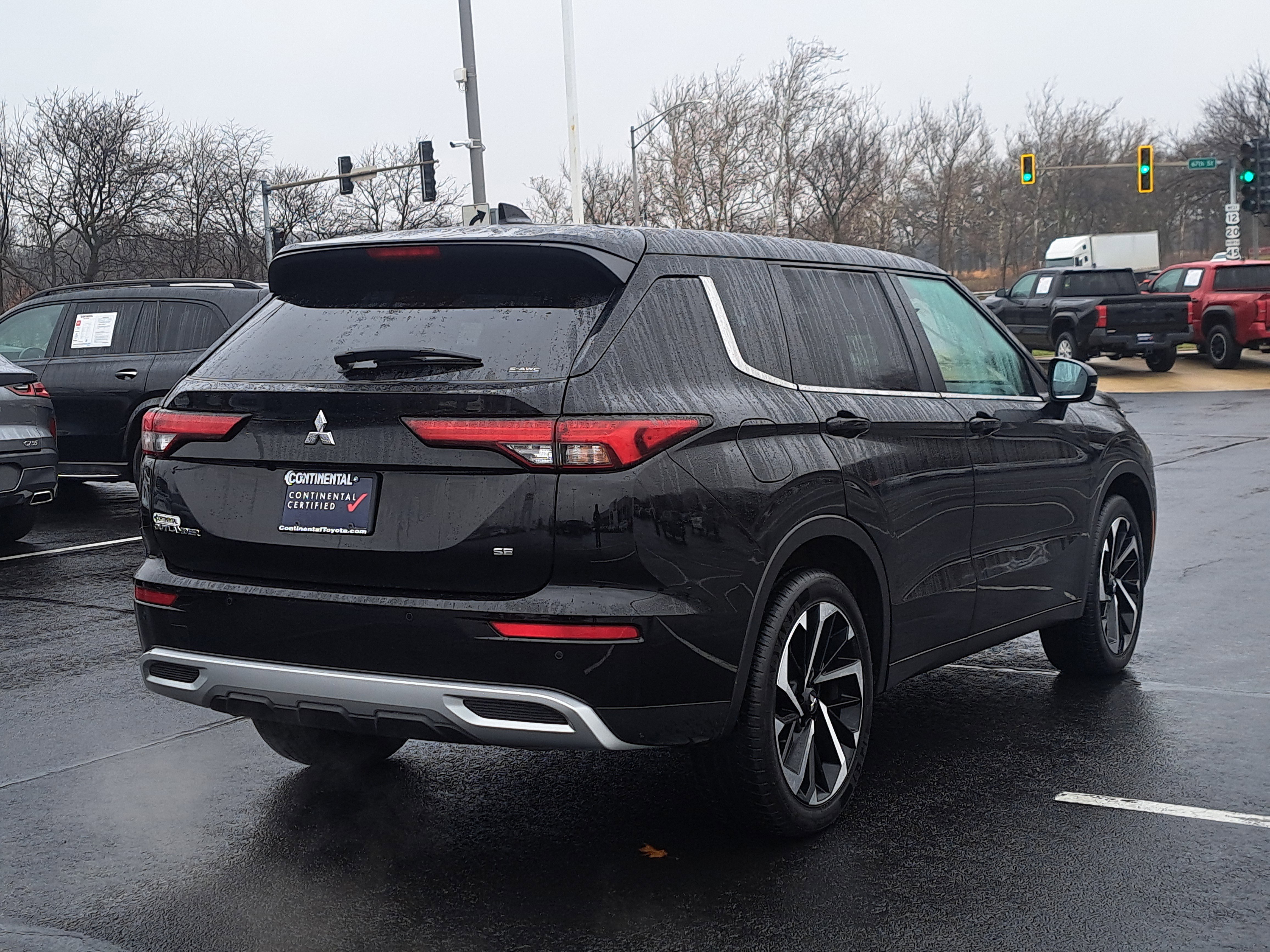Used 2024 Mitsubishi Outlander SE image 5