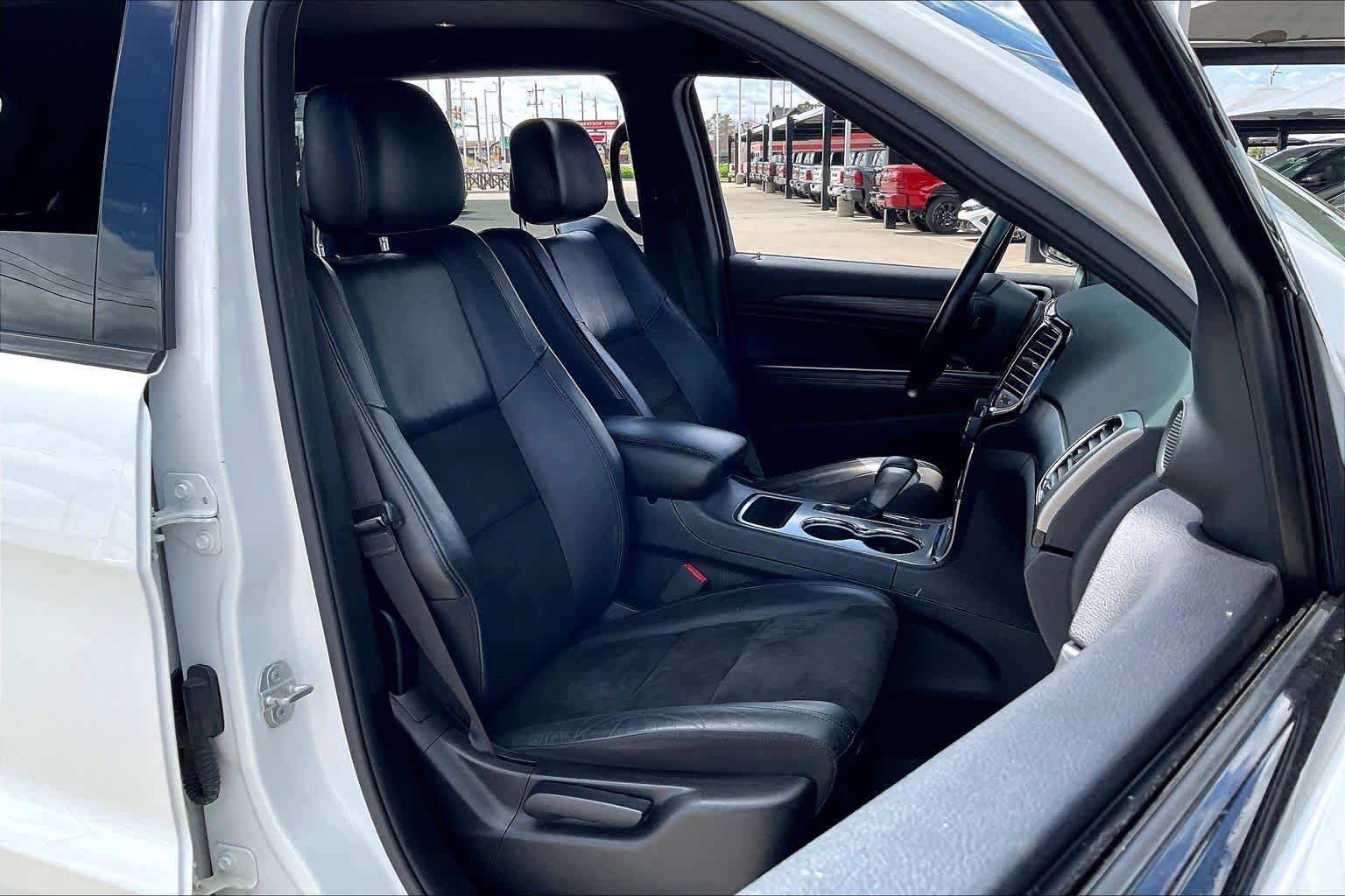 Used 2019 Jeep Grand Cherokee Altitude AWD/4WD image 9