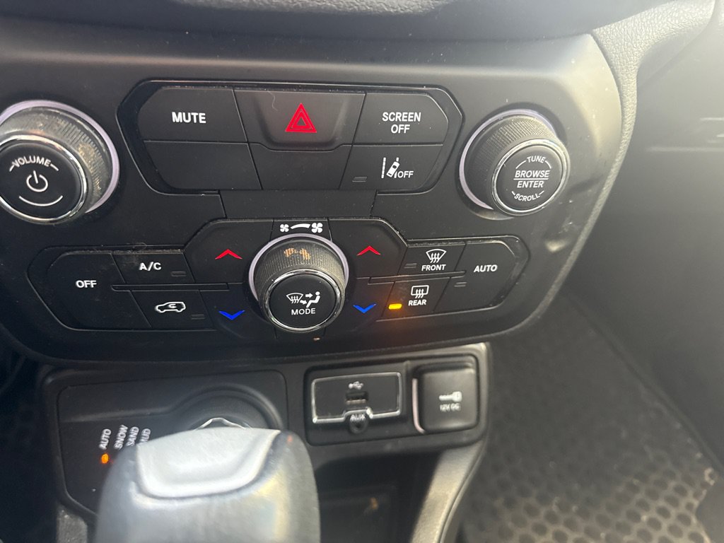 Used 2022 Jeep Renegade Limited w/ Sun, Sound & Wheels Group AWD/4WD image 24