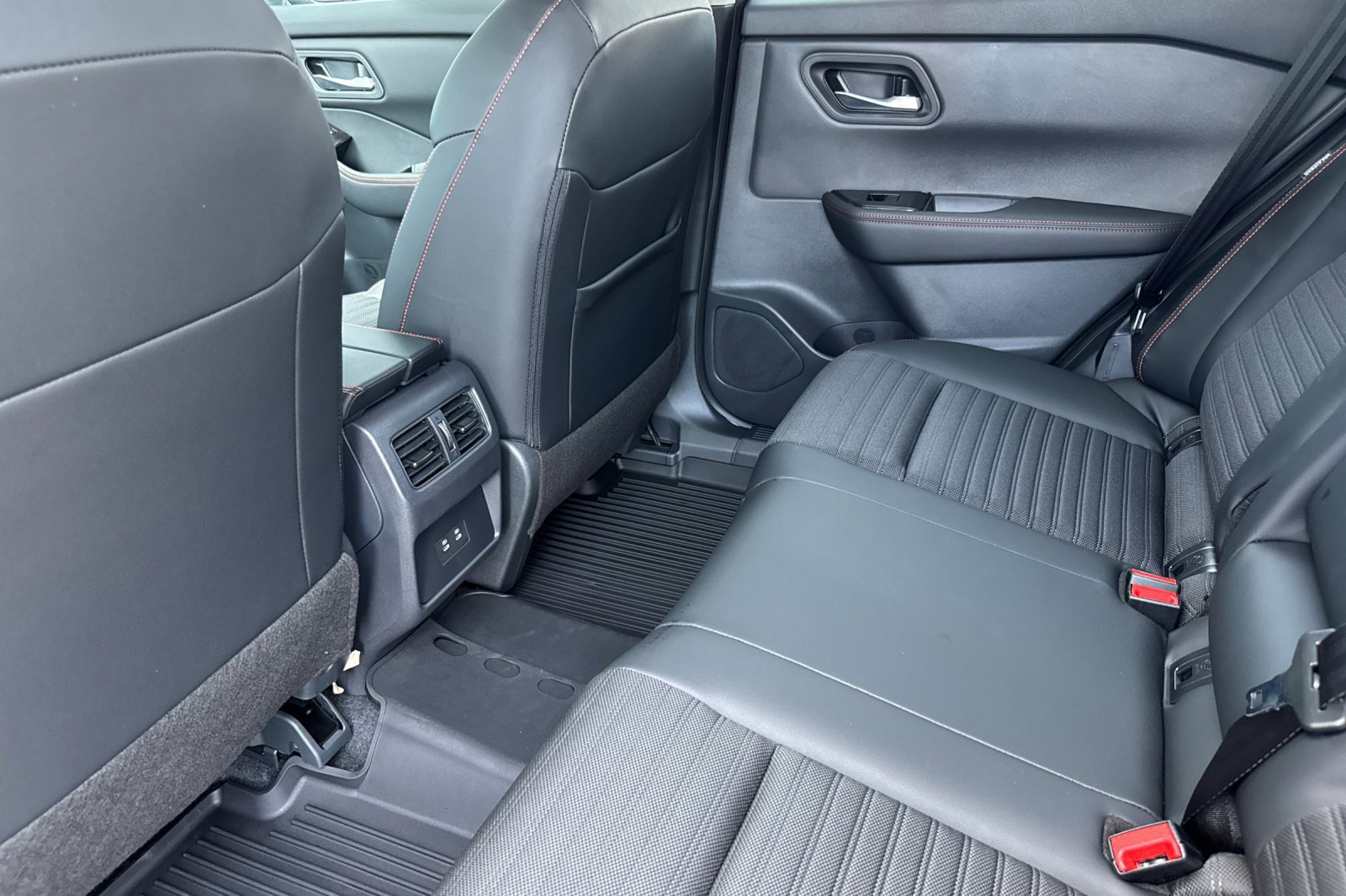 New 2026 Nissan Rogue SV AWD/4WD image 14