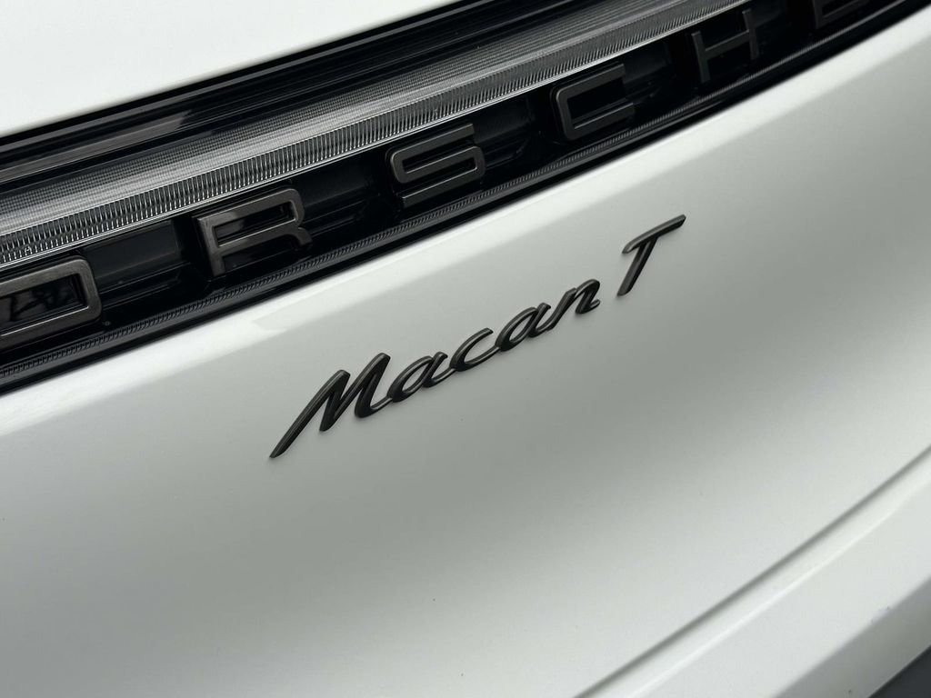 Certified 2025 Porsche Macan Turbo image 12