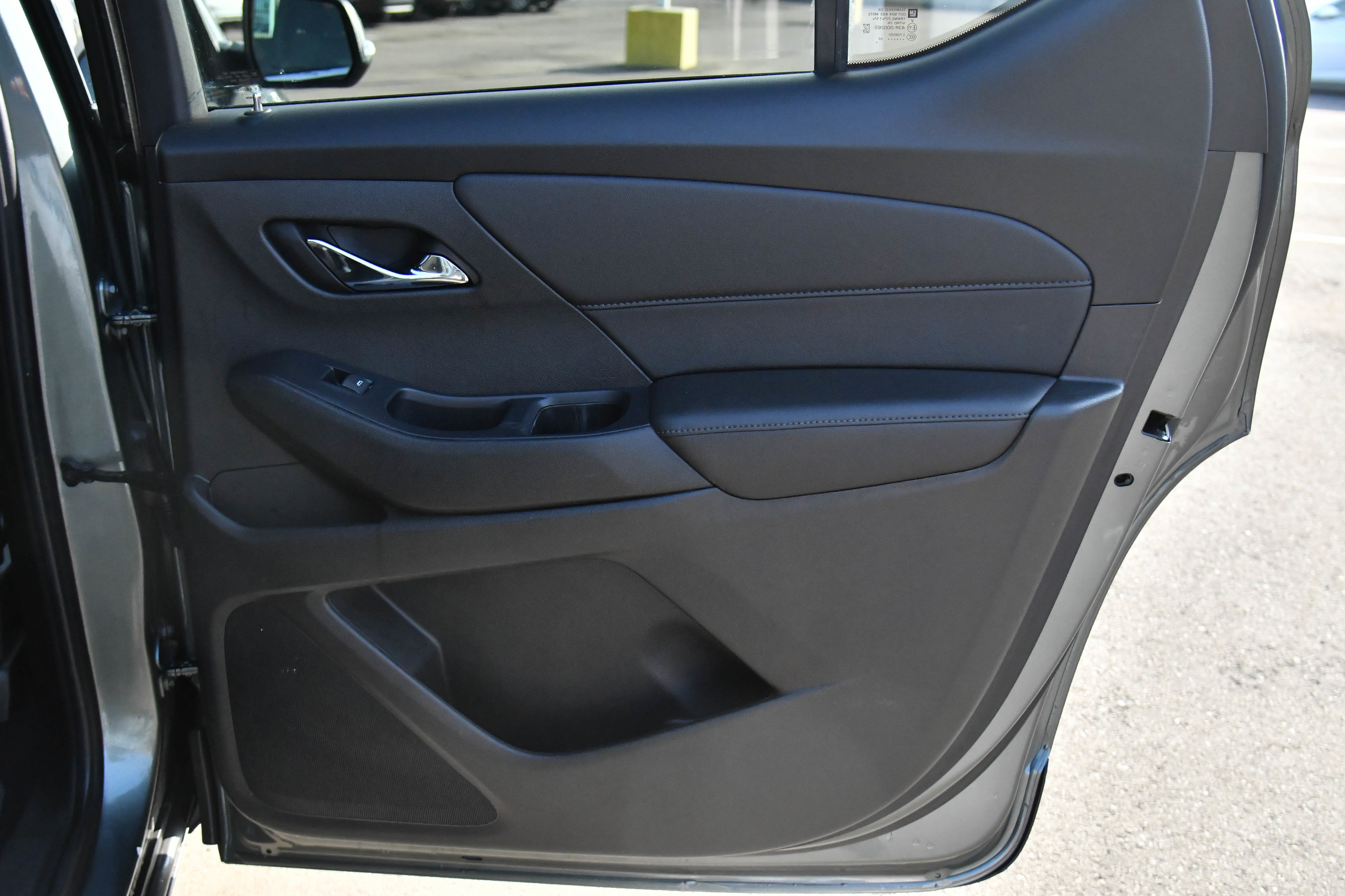 Used 2022 Chevrolet Traverse LT image 40