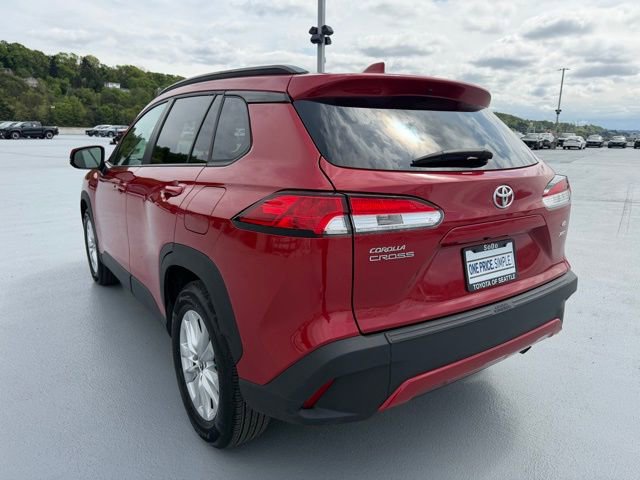 Used 2022 Toyota Corolla Cross LE AWD/4WD image 9