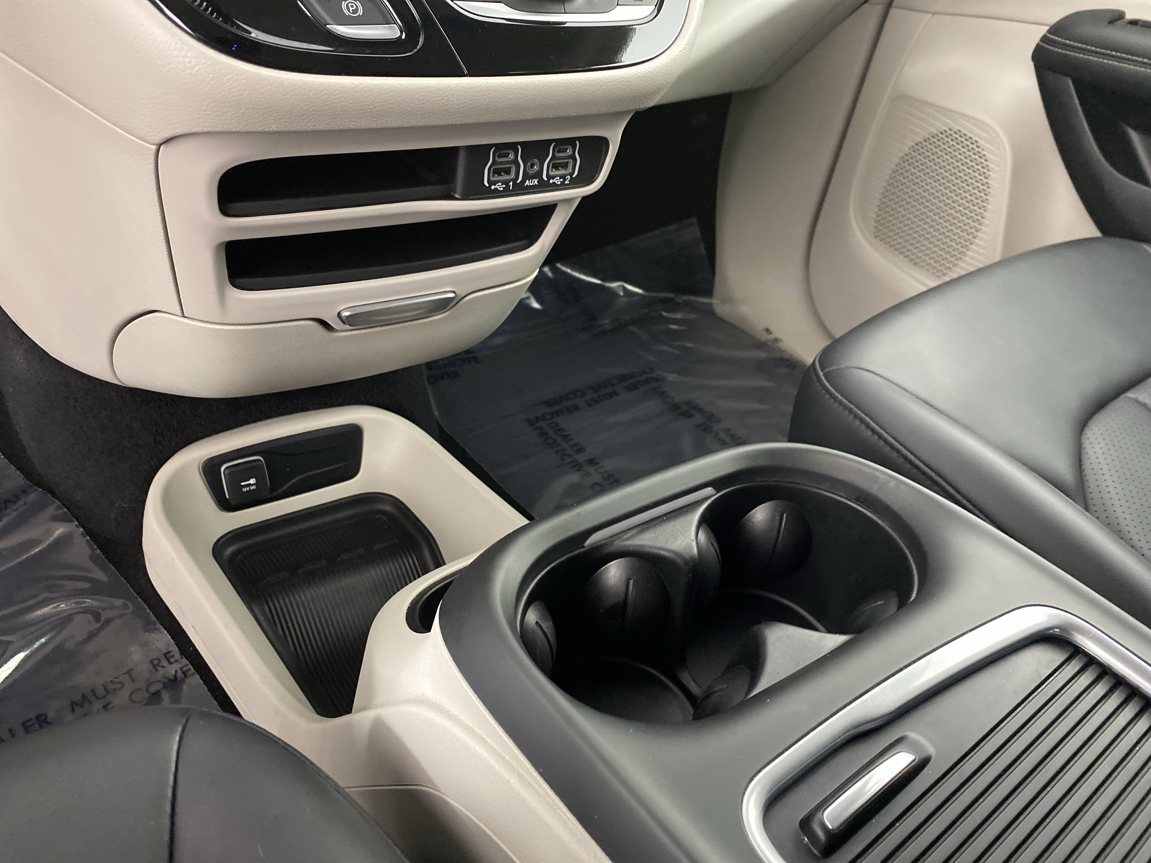 Used 2024 Chrysler Pacifica Touring-L image 30