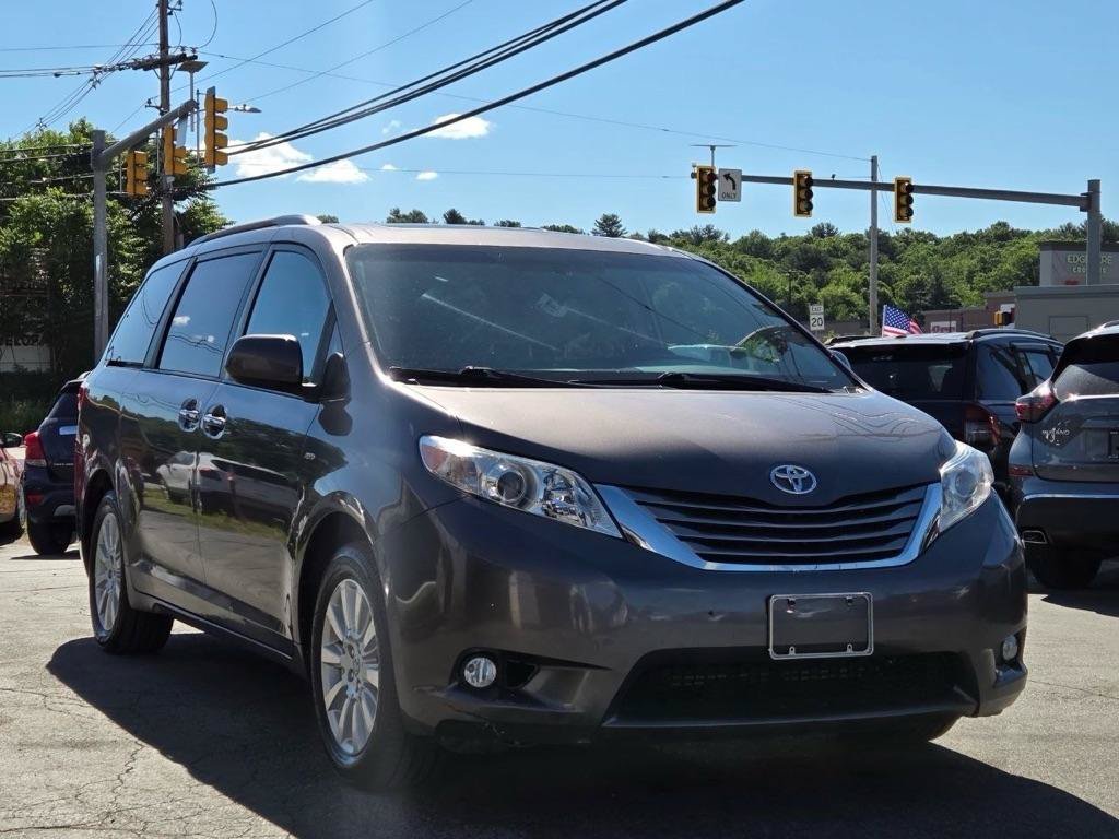 Used 2017 Toyota Sienna XLE w/ XLE Navigation Package AWD/4WD image 7