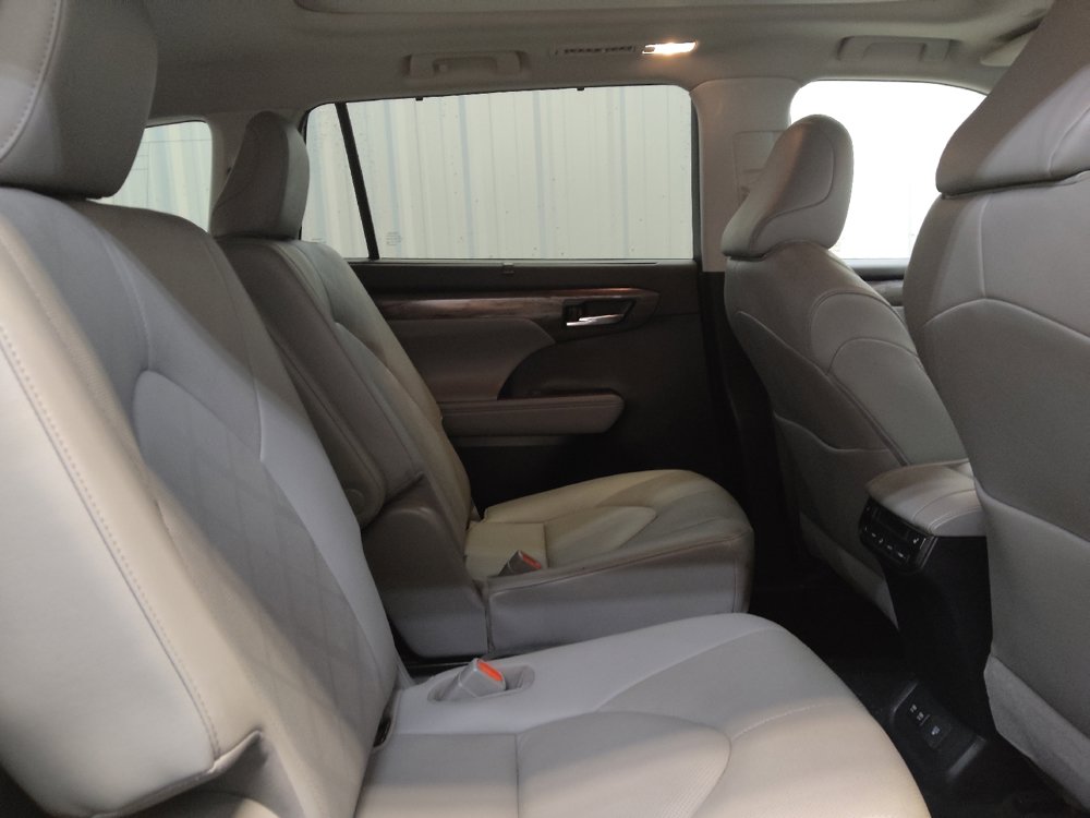 Used 2020 Toyota Highlander Platinum AWD/4WD image 19
