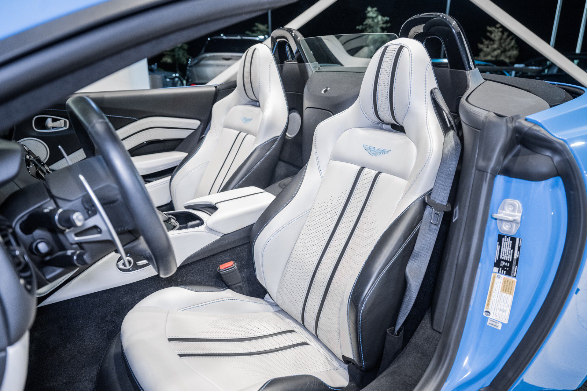 Used 2021 Aston Martin V8 Vantage Roadster RWD image 12