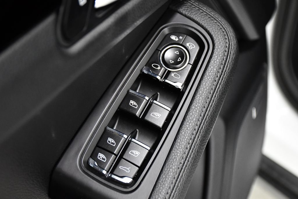 Used 2021 Porsche Macan AWD/4WD image 18